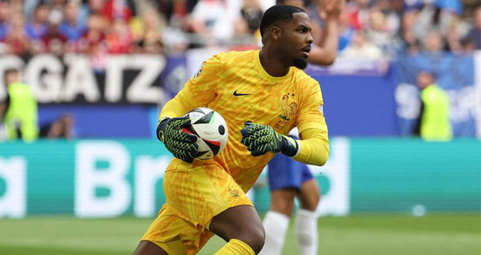 Chelsea Siap Menawar Maignan Kiper AC Milan